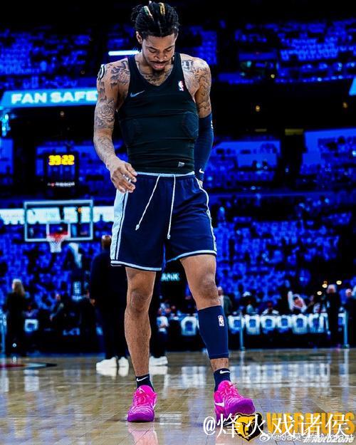 莫兰特穿着白蓝色JA3,得到12分3篮板4助攻1抢断1盖帽 莫兰特穿着白蓝色JA3,得到12分3篮板4助攻1抢断1盖帽