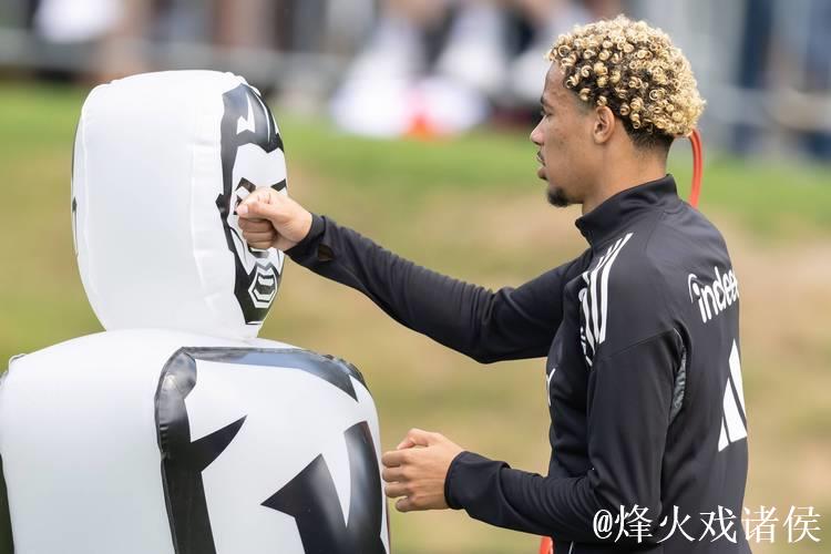 德天空：纽卡正努力与埃基蒂克达口头协议，今日将进行新一轮会谈