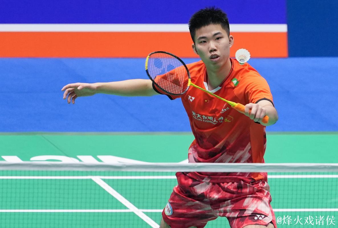 翁泓阳击败林俊易,勇夺中国羽毛球大师赛男单冠军 翁泓阳击败林俊易,勇夺中国羽毛球大师赛男单冠军
