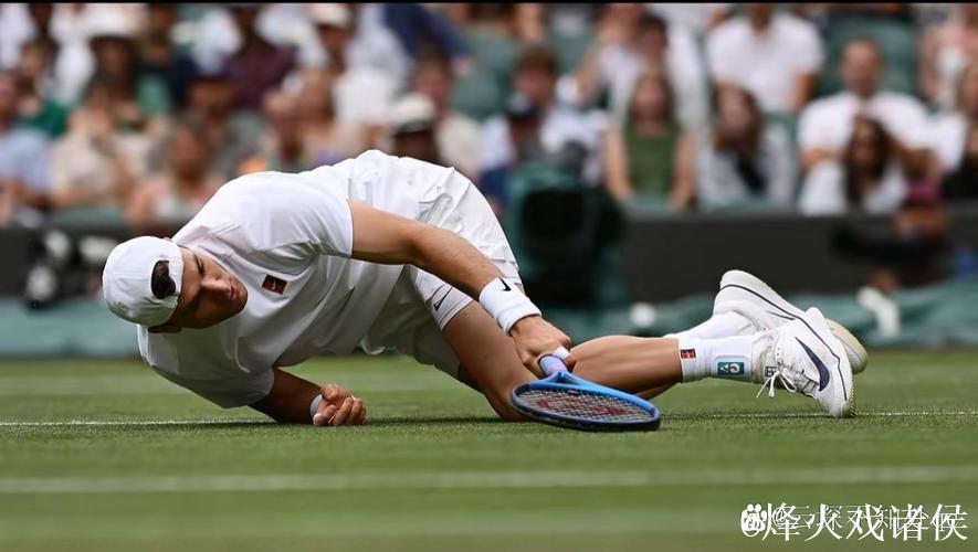 小曼奇尼:拉蒙抓我脖子,20岁球员应该多点尊重否则会挨揍 小曼奇尼:拉蒙抓我脖子,20岁球员应该多点尊重否则会挨揍