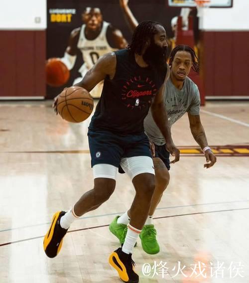 莱昂纳德休赛期接受膝盖手术 恢复进程仍在继续